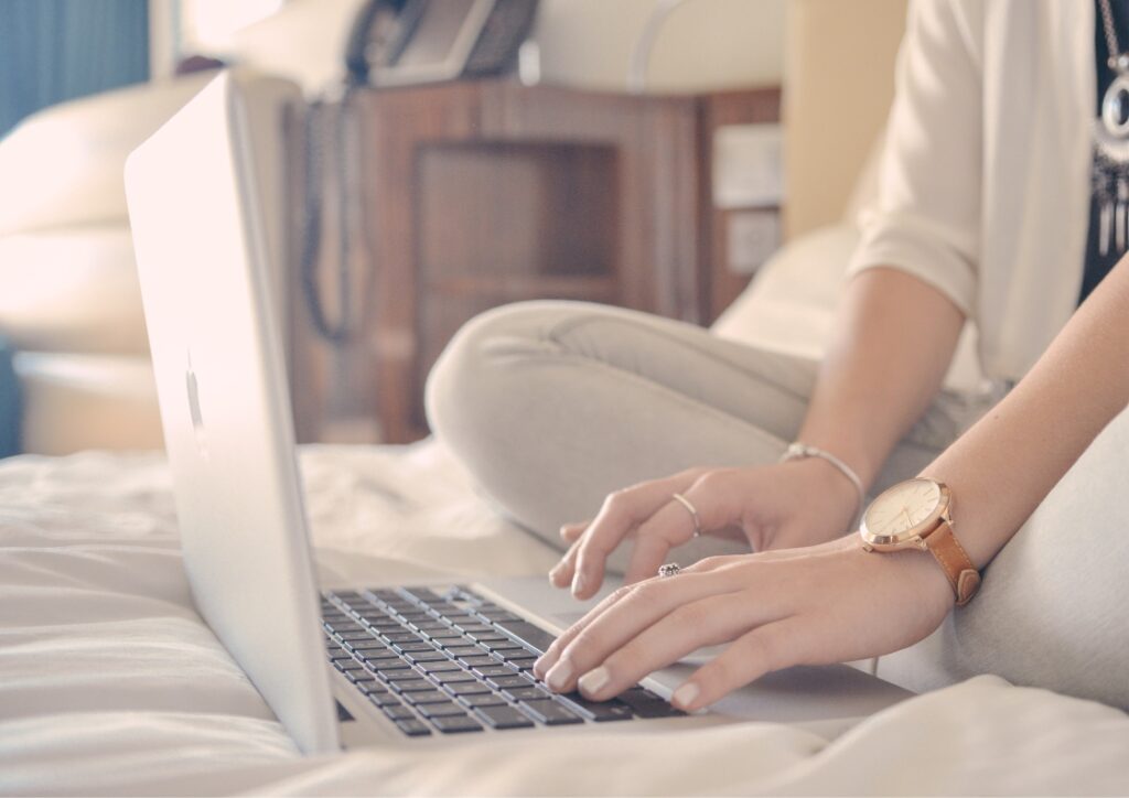 Handy Applications that Assist in Essay Writing