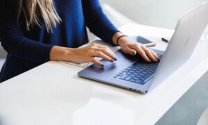Outils de reformulation de textes basés sur l'IA les plus efficaces