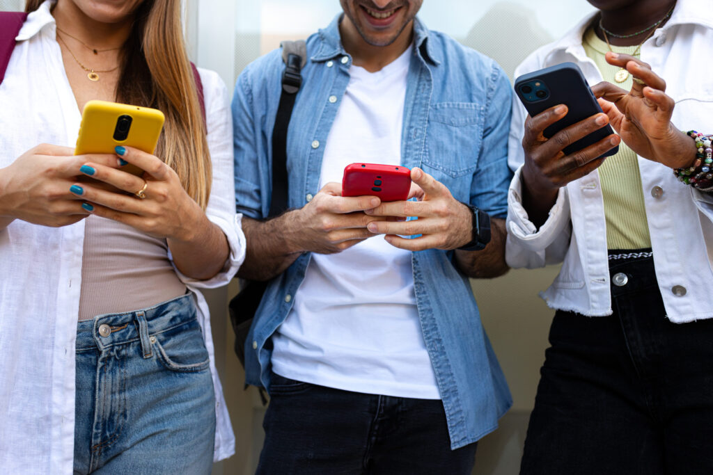 Smart Tips to Buy Your Dream Phone in College