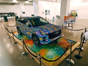 Ben Heine Transforms a Jaecoo 7 into a Futuristic Work of Art in Brussels